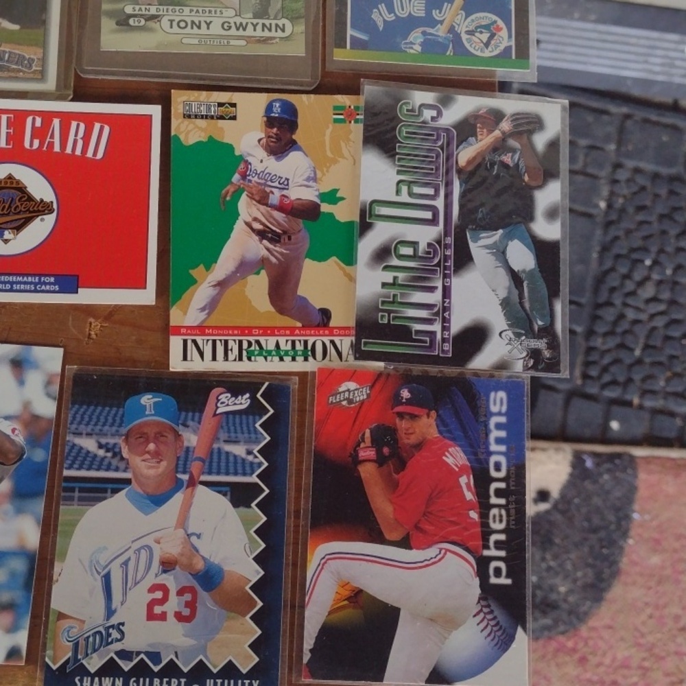 Assorted Baseball Trading Cards Collection - Picture 2 of 5
